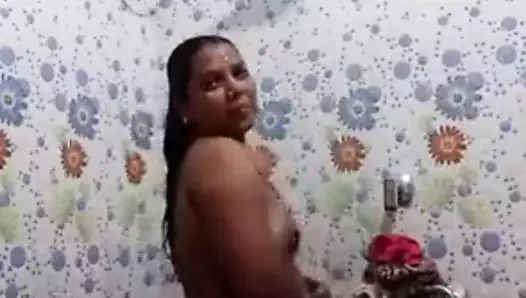 Komşu chachi genç erkek arkadaşı için banyo kayıt