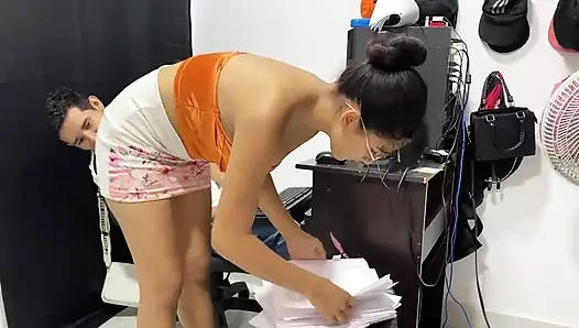 Boşalana kadar o kaltağı sert sikiyorum