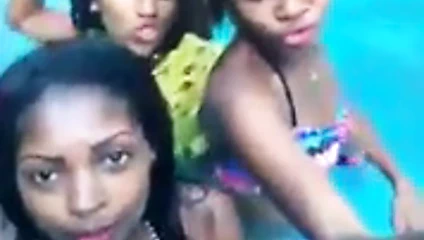 seksi içinde pisine