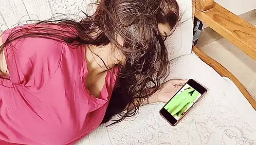 Hintli kız dildo ve yağ kullanıyor