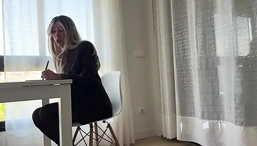 Genç Bir Sekreter Ve Patronu Arasında Seks