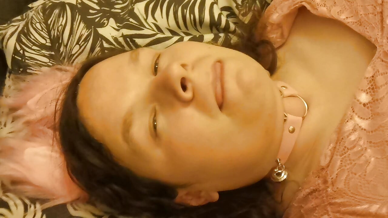 Transfem kedi kız çok eğleniyor