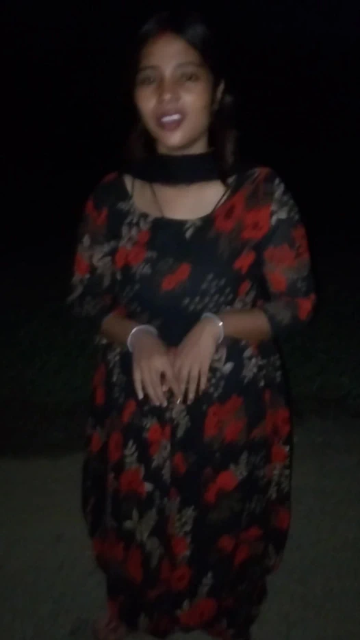 Pooja yenge yol kenarına çağrıldı ve sikildi