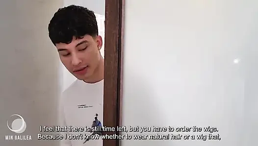 Üvey erkek kardeşim canlı yayının ortasında beni keşfediyor ve sonunda beni sikiyor - Danner Mendez ft Min Galilea