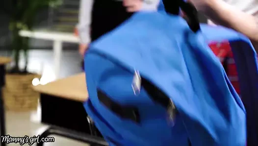 Üvey anne sarah vandella kötü kızlara bir ders veriyor