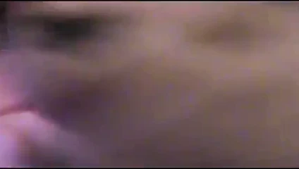 Dövmeli milf yapar kendini fışkırtma