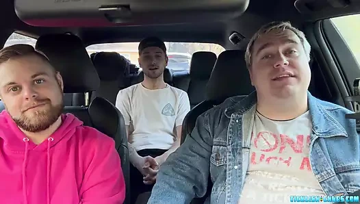 Dimitri, Matt ve Ryder ile ayak hareketi için zıplıyor