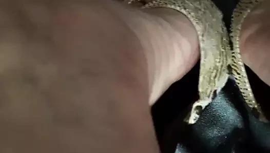 Ayak tabanları yüksek topuklu ayakkabılar