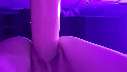 13 inçlik dildoma biniyorum