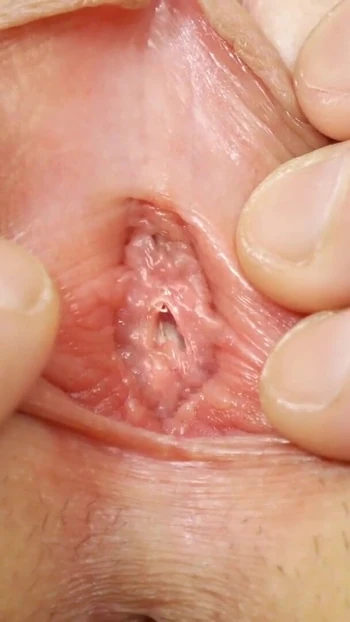 Мощный момент из "Ирка Lizun теряет свою девственность перед камерой"