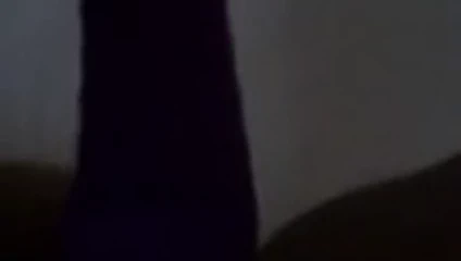 Kadının yeni bir oyuncağın tadını çıkarması