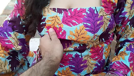 Hintli kocam gündüzleri beni dışarıda sikiyor - hintli evli kadın ve koca seks