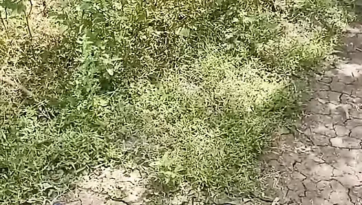 Hintli üvey teyze kapıdan dışarı çıkıyor seks videosu