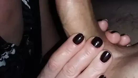 Arkadaşımın üvey annesi otel odasında beni emiyor