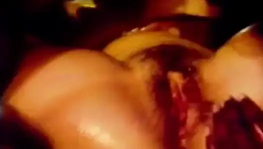 Büyük memeli piliçlerle eski nostaljik sikiş