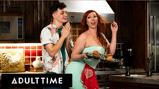 ADULT TIME - orta yaşlı seksi kadın lauren phillips genç üvey oğlunun sıska en iyi arkadaşı tarafından sikilmeyi seviyor