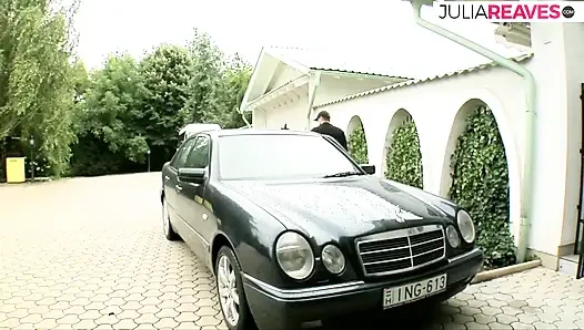 2 mahkum güzelin çığlık atmasına izin verirken anal ve amcık sikişiyor