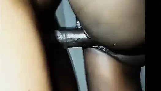 Siyah sarışın sexyrita banyoda ateşli romantik seks yapıyor
