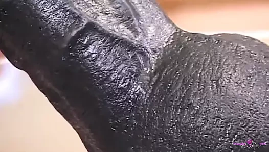 Bu beyaz adam büyük yarağını zenci kızında nasıl kullanığını gerçekten biliyor