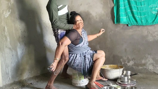 Üvey teyze ve ben iş yerinde seks yaptık