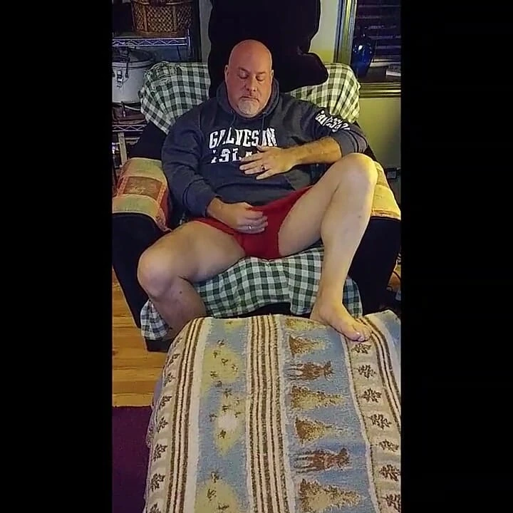 Çifte boşalma! Beardaddychub senin için iki kez çekim yapıyor!