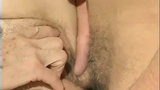 Azgın nine vahşi sikişte genç delikanlının büyük yarağını yiyor