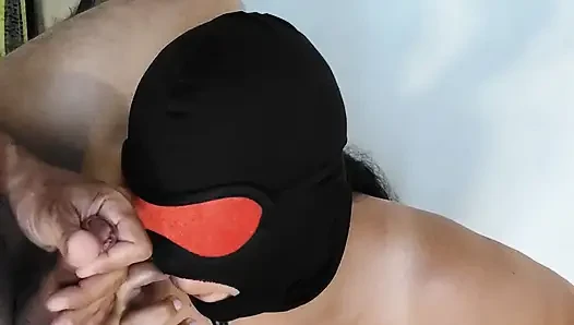 Грудастая индийская дези вкусно сосет - в видео от первого лица