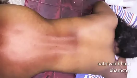 Ateşli ve seksi götlü kız sert götten sikiliyor