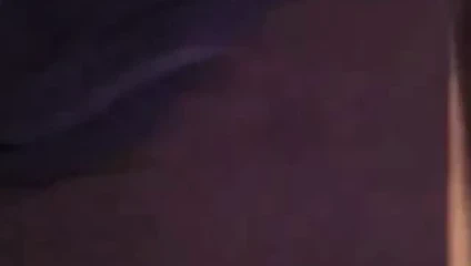 Baş veren güzel kız. şu memelere bak. tadını çıkar