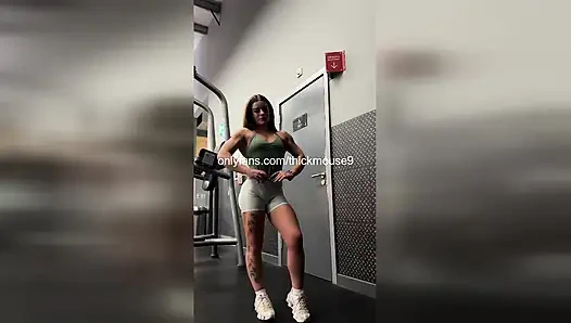 Genç kız insta canlı amcığını gösteriyor