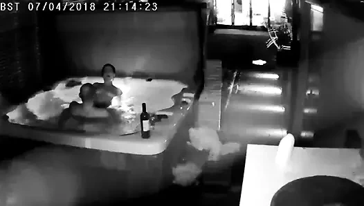 Jakuzi eğlencesi lütfen yorum yapın