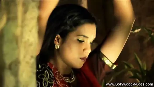 Hint sevgilisine aşık