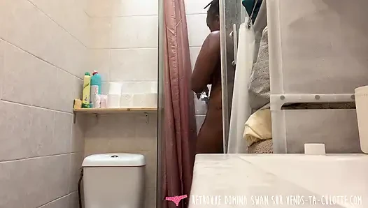 Vends-ta-culotte - güzel tatlı zenci kadın duşta çıplak