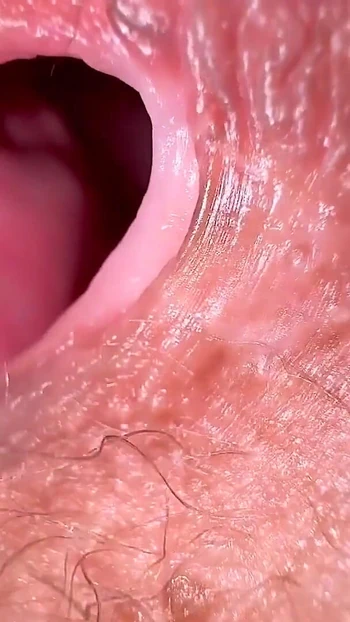 Падающий по челюсти момент из "Траха. Она сказала, что была девственницей, но мой хуй висел свободно, как в кастрюле!"