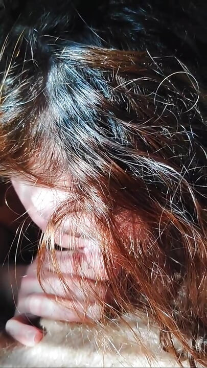 Güzel MILF komşu emiyor ve sikiyor