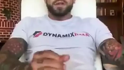 juan lucho le saca la  punta