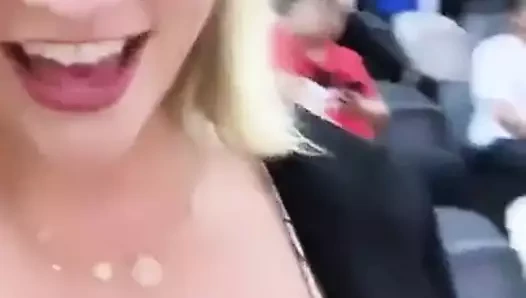 Karlie Kloss cleavage