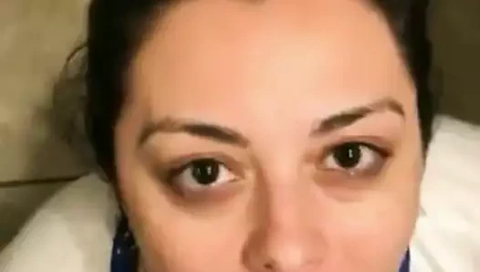 Sürtük kız arkadaşım çişimi içmeyi seviyor