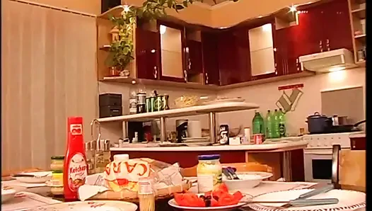 Seksi sarışın kız amcık yalıyor büyük yarak emiyor