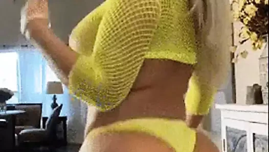 Koca götlü üvey anne sadece büyük zenci yarağıyla twerk yapıyor