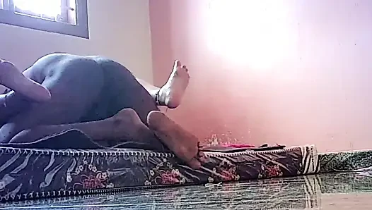 Üvey erkek kardeşim beni evde kimsesiz sikmek istiyor
