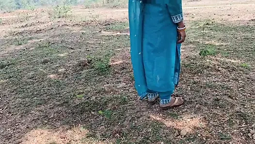 Индийская пара занимается сексом, муж трахает жену