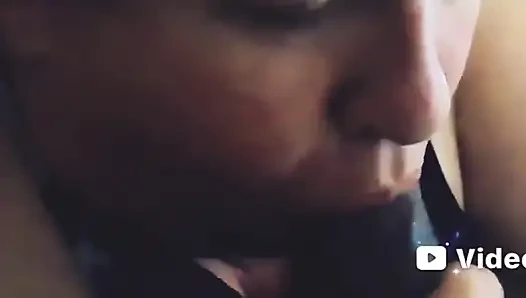 Boğazını dolduruyor!
