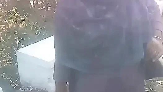 Bir otobüsün gelip gelmeyeceğini sordu... ama sonunda onunla binişmeyi bitirdi