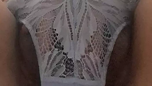 Orta yaşlı seksi kadın banyoda sessizce mastürbasyon yapıyor 3