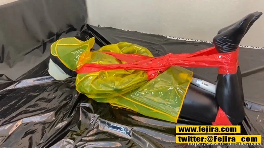 Fejira com fetiş kız sarı plastic mackintosh esaret orgazm