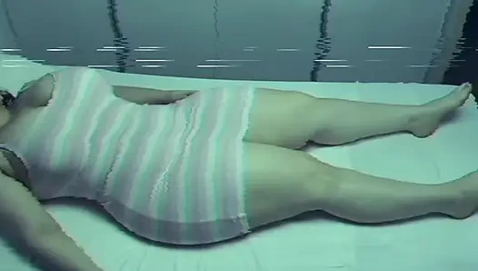 Büyük götlü kadın zengin taytla alışveriş yapıyor