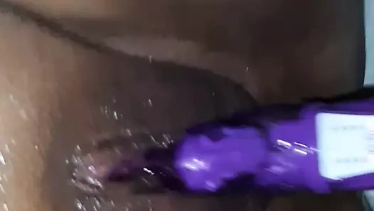 Karıma bir vibratörle mastürbasyon yapıyorum
