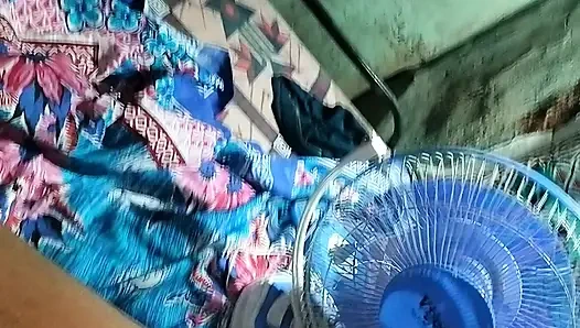 Küçük baldız 15 inçlik büyük bir adamla çok eğlendi.