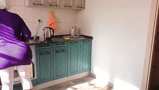Olgun milf ile büyük memeler ve göt seviyor anal ve oral seks